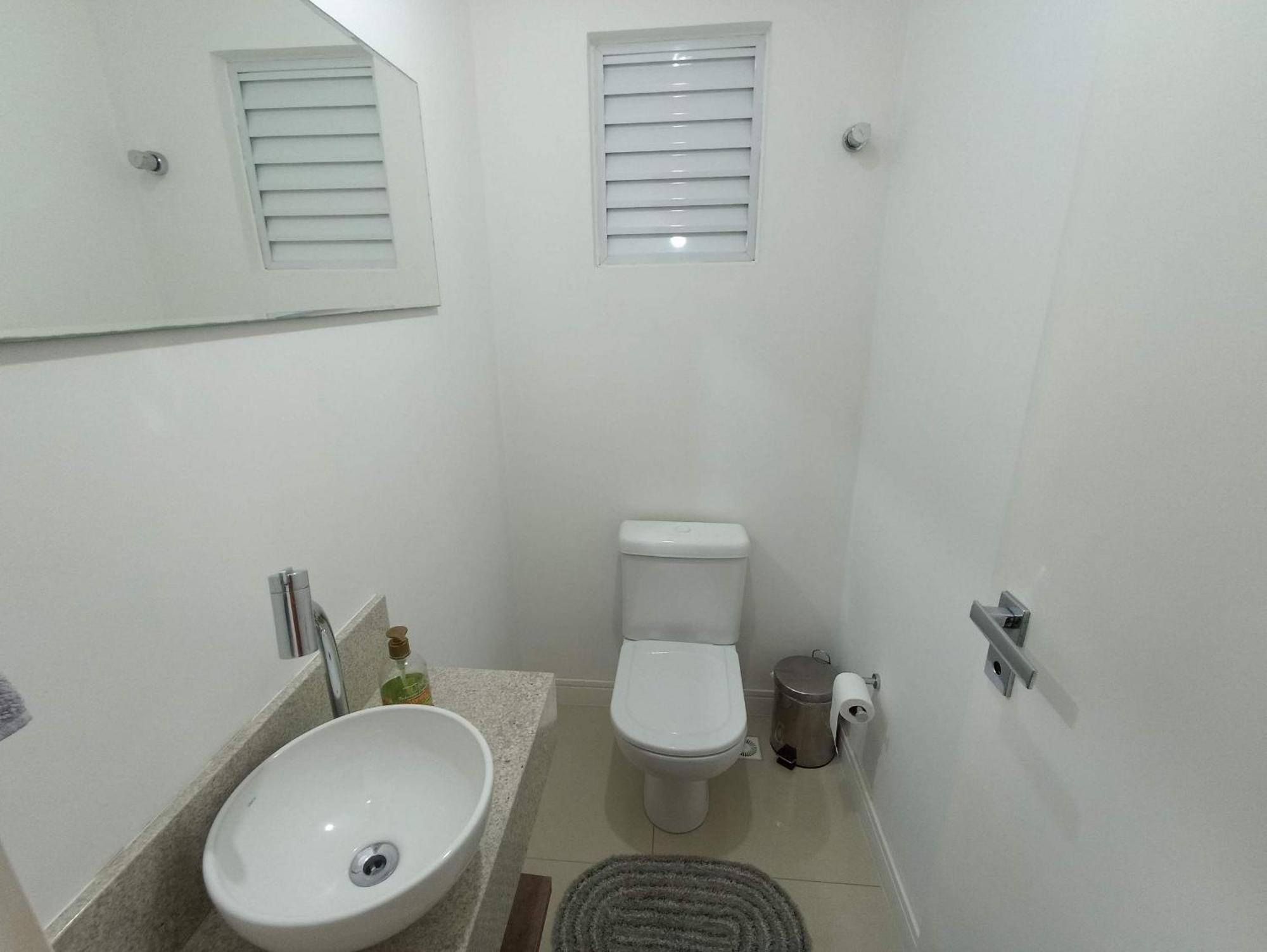 Linda Vista, Um Por Andar, 3 Suites, 2 Garagens *