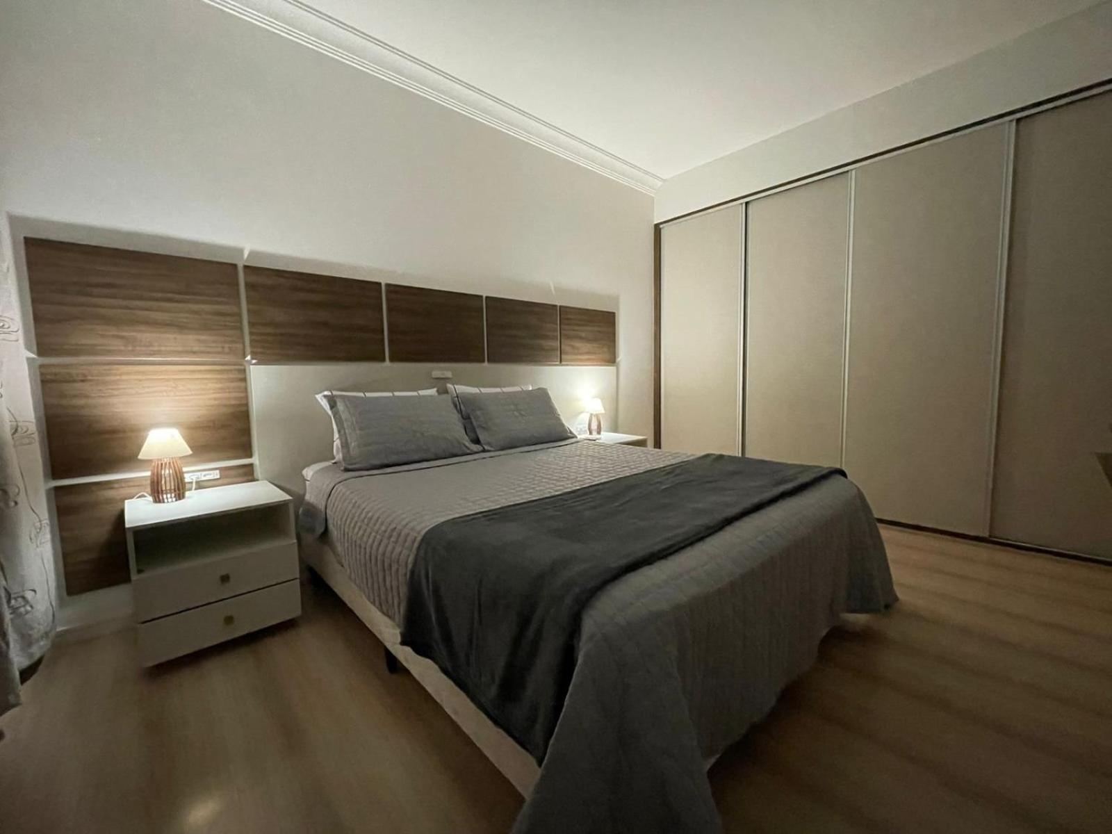 Linda Vista, Um Por Andar, 3 Suites, 2 Garagens Apartamento Balneario Camboriu