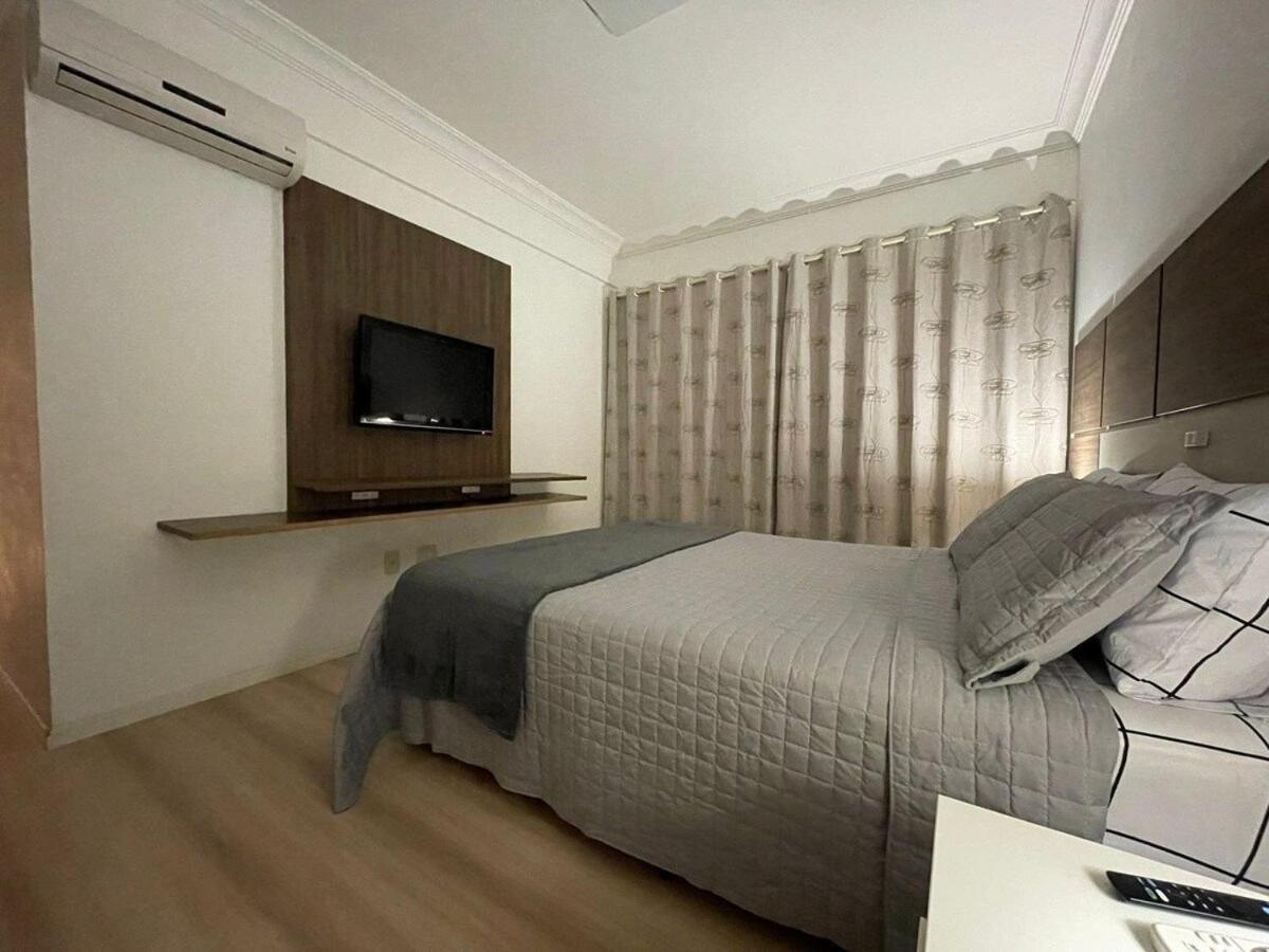 Linda Vista, Um Por Andar, 3 Suites, 2 Garagens Apartamento