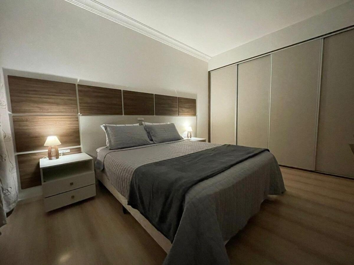 Apartamento Linda Vista, Um Por Andar, 3 Suites, 2 Garagens Balneario Camboriu